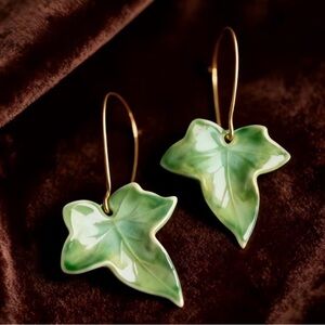 Green Leaf Dangle Earrings - Ceramic Ivy Design